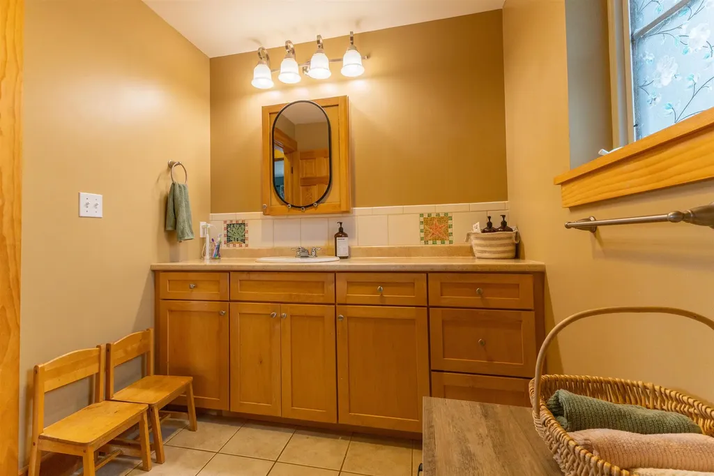 89 Steele Road Peterborough NH 03458