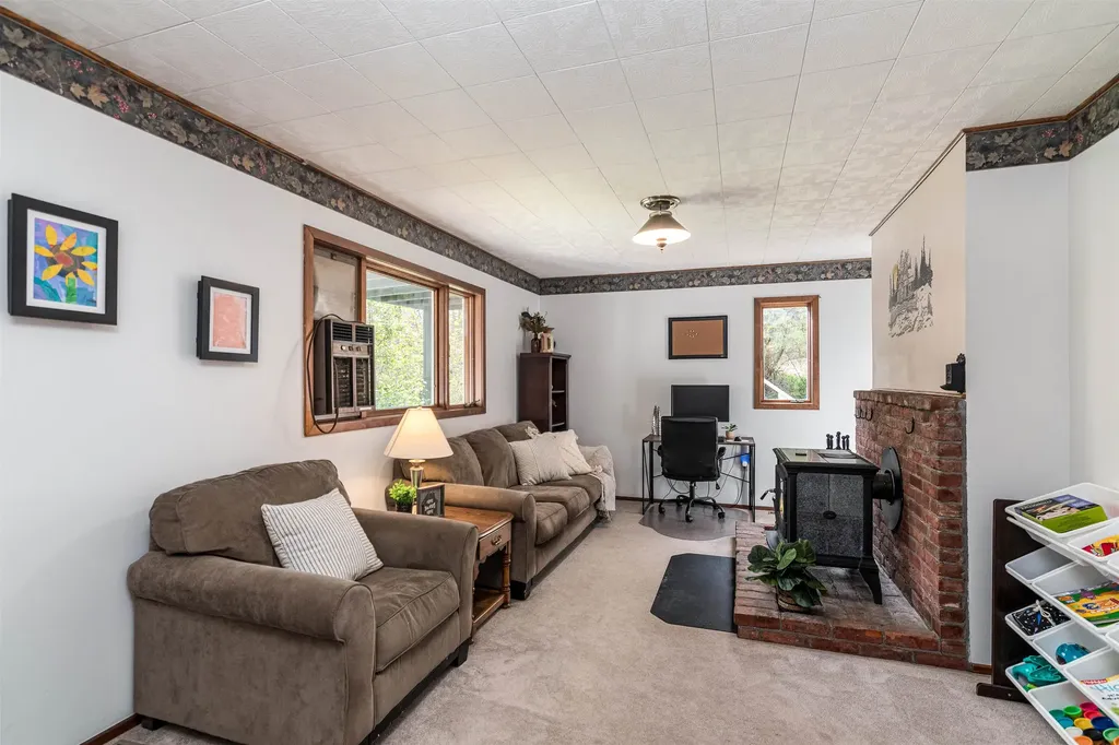 896 East Hill Road Richmond VT 05477