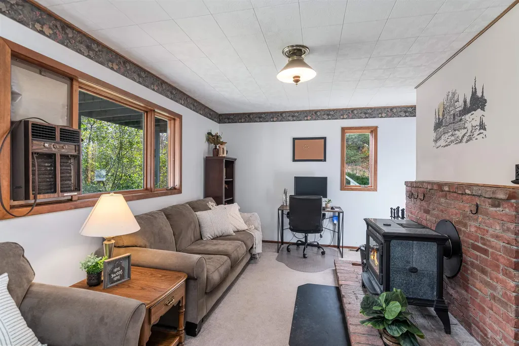 896 East Hill Road Richmond VT 05477