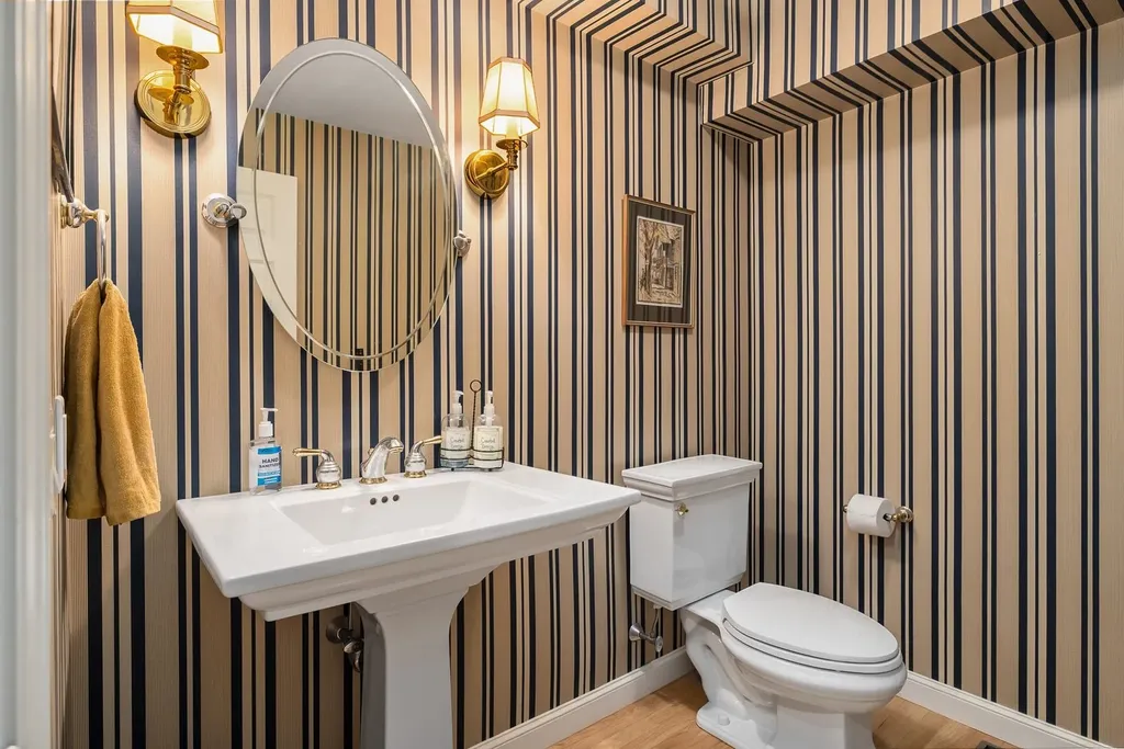 39 Old Bay Road New Castle NH 03854