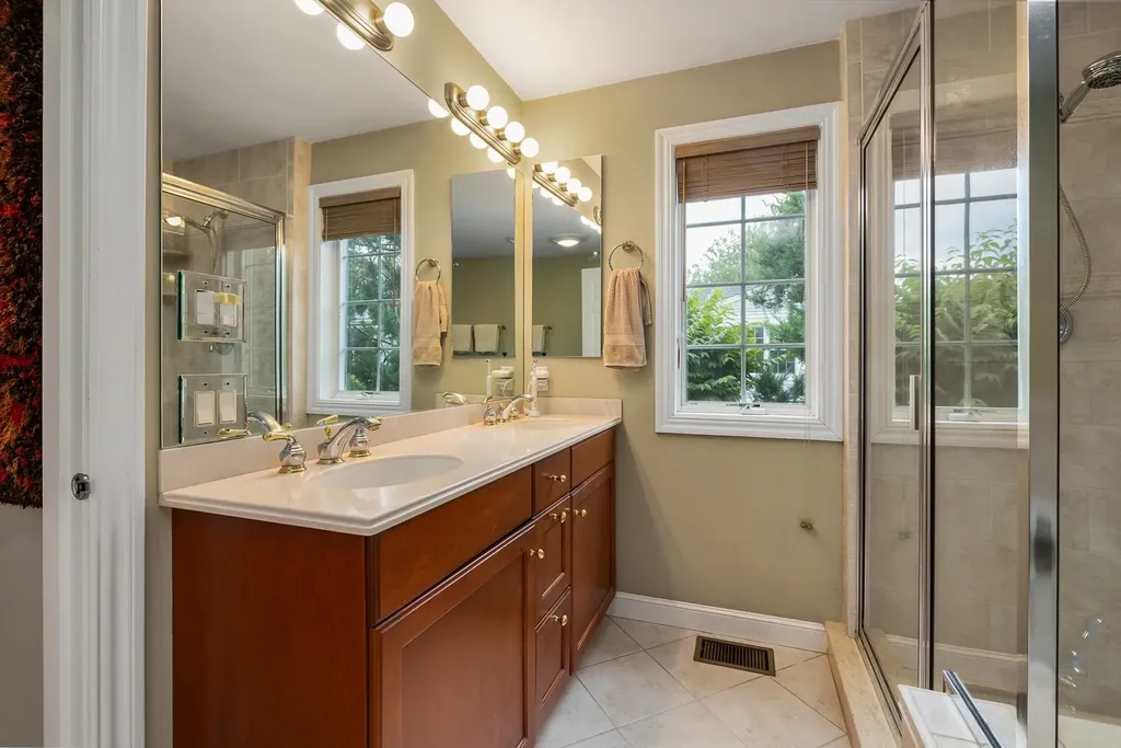 39 Old Bay Road New Castle NH 03854