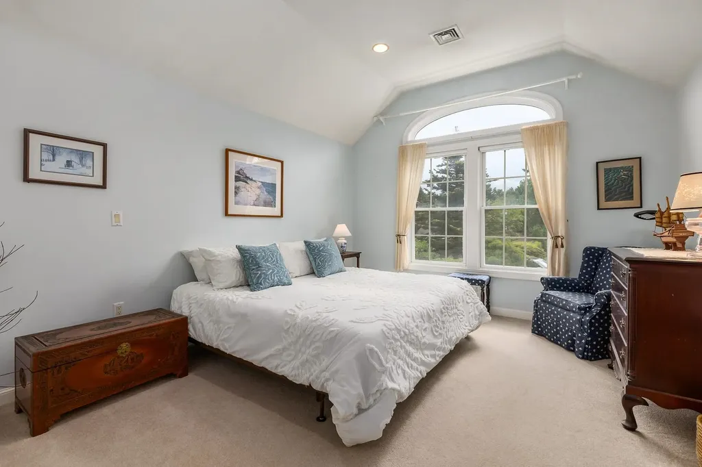 39 Old Bay Road New Castle NH 03854