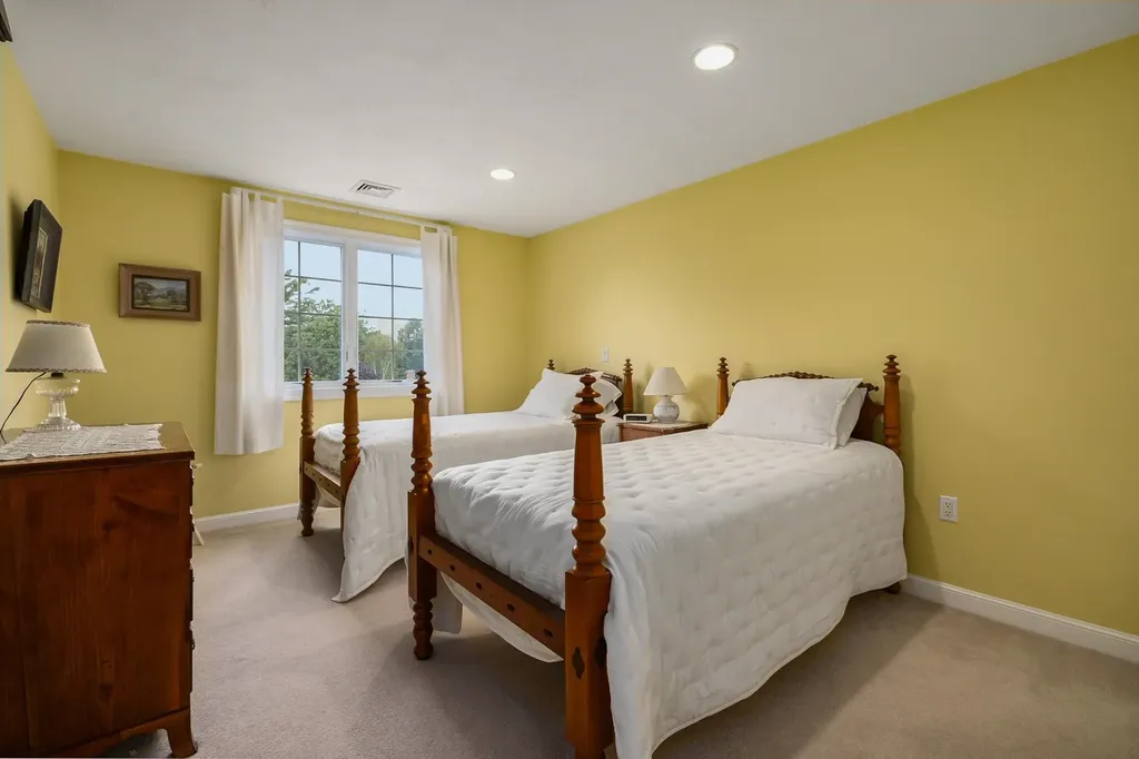 39 Old Bay Road New Castle NH 03854