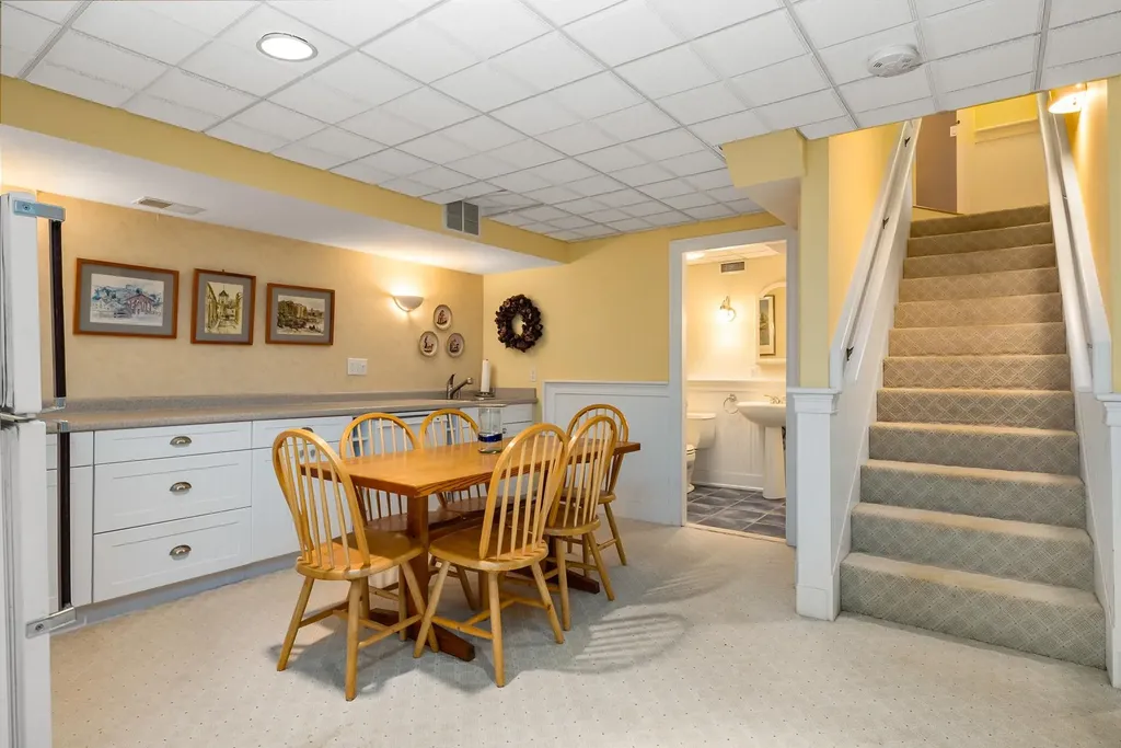 39 Old Bay Road New Castle NH 03854