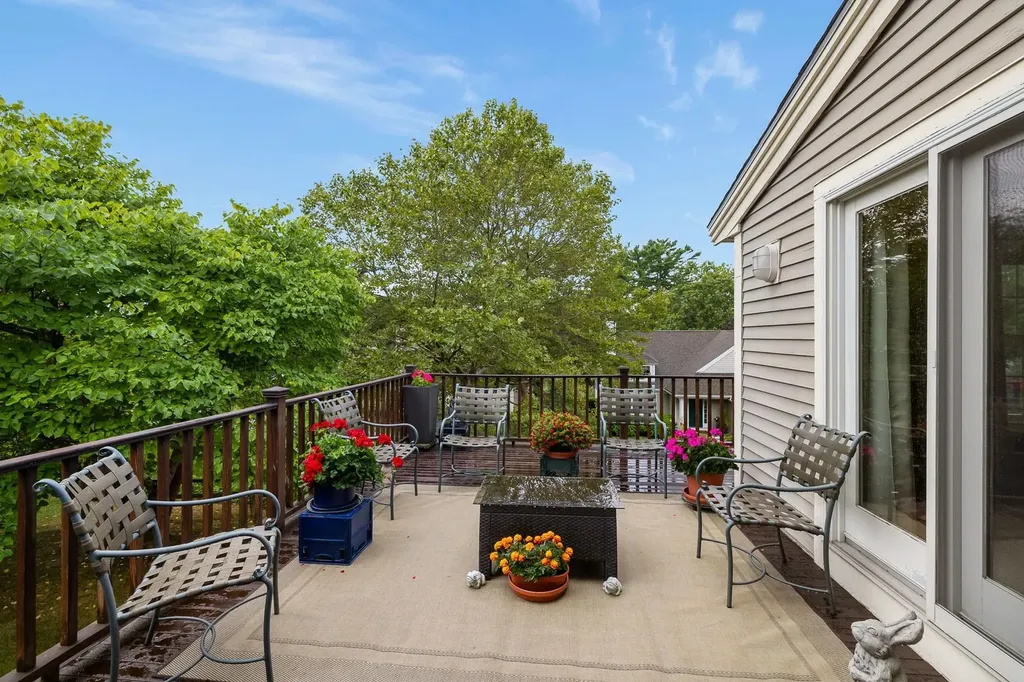 39 Old Bay Road New Castle NH 03854