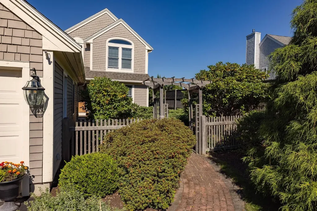 39 Old Bay Road New Castle NH 03854