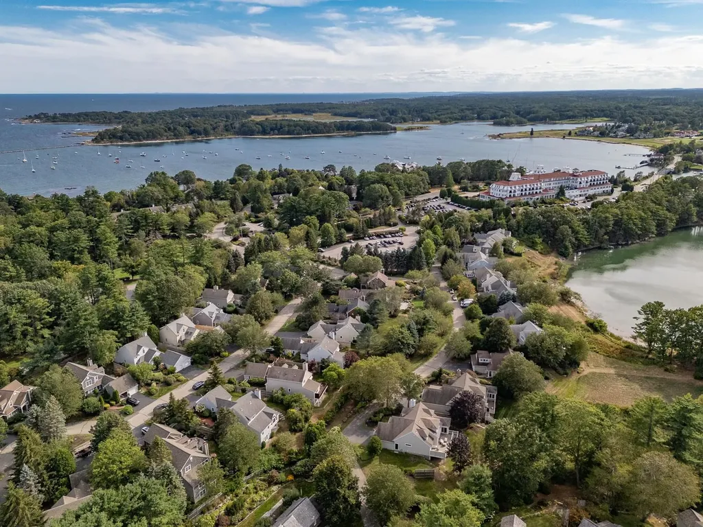 39 Old Bay Road New Castle NH 03854