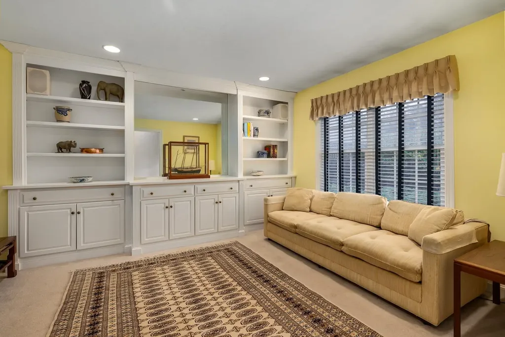 39 Old Bay Road New Castle NH 03854