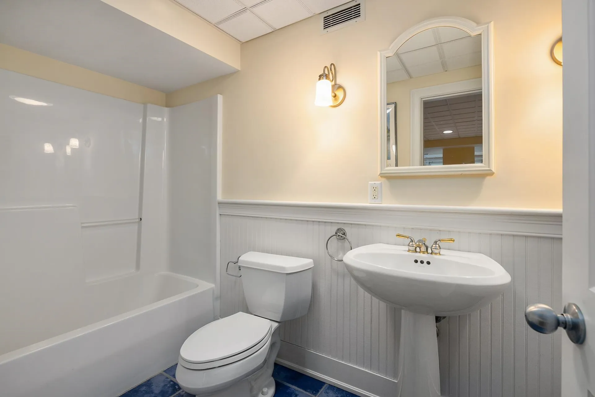 39 Old Bay Road New Castle NH 03854