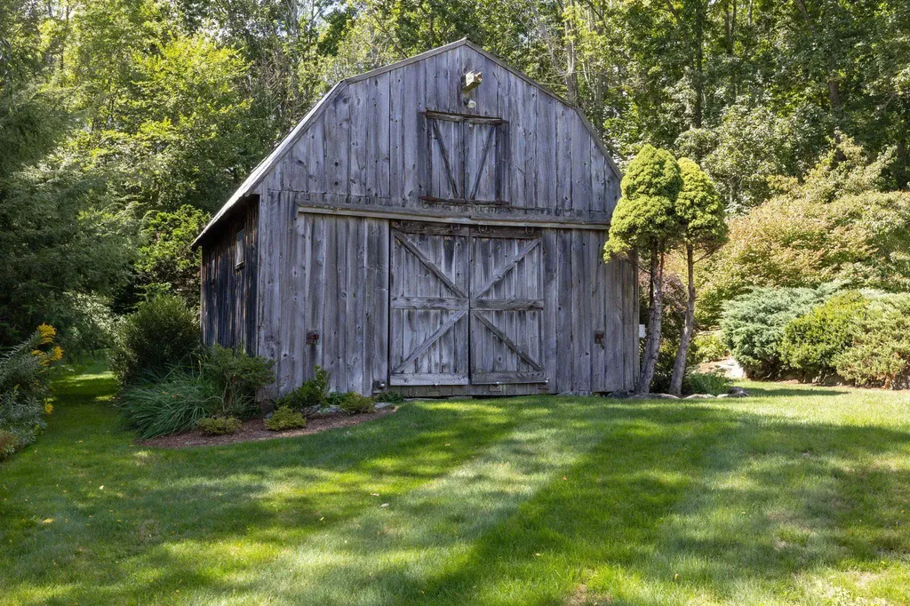 276 Exeter Road Hampton Falls NH 03844