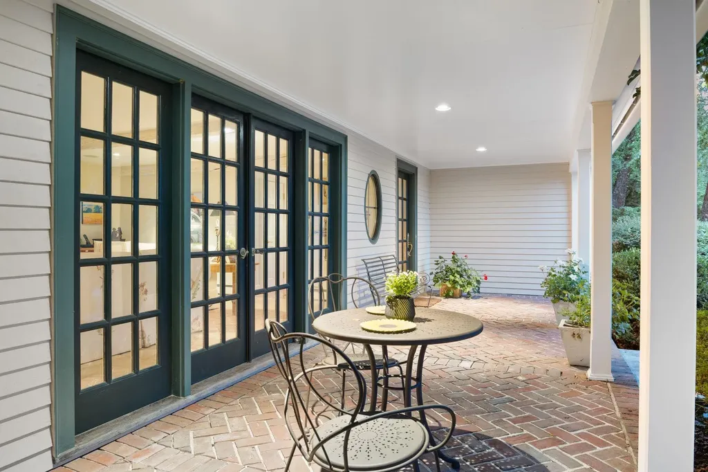 276 Exeter Road Hampton Falls NH 03844