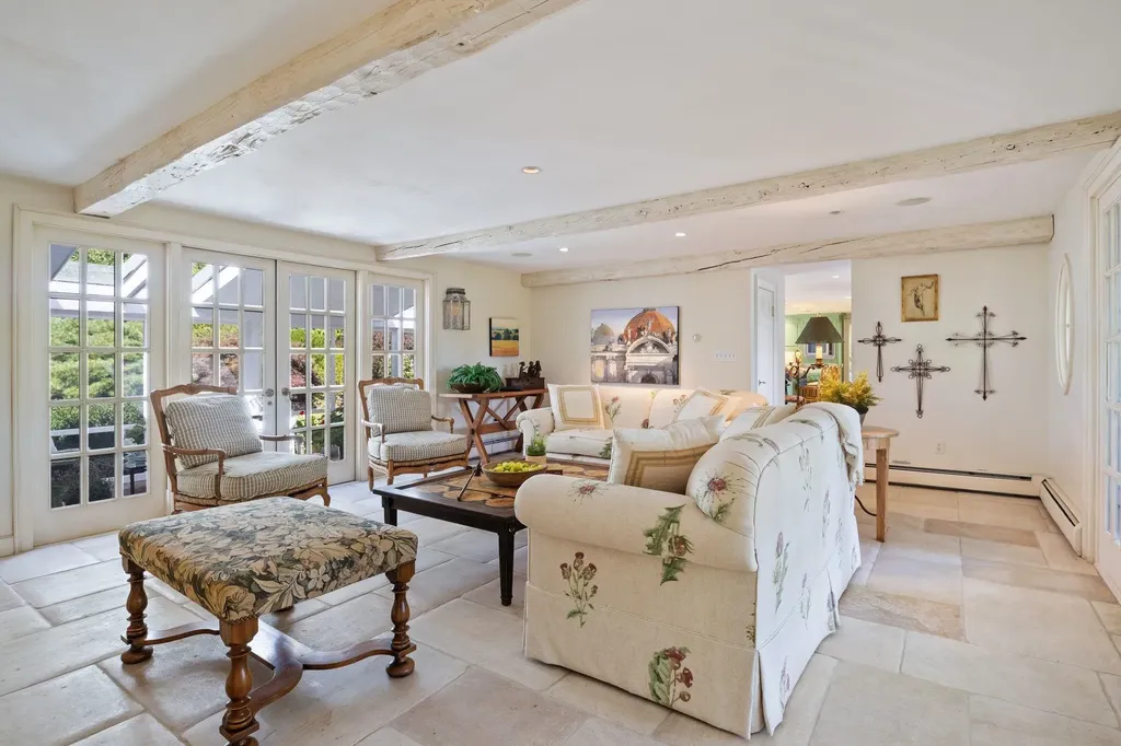 276 Exeter Road Hampton Falls NH 03844