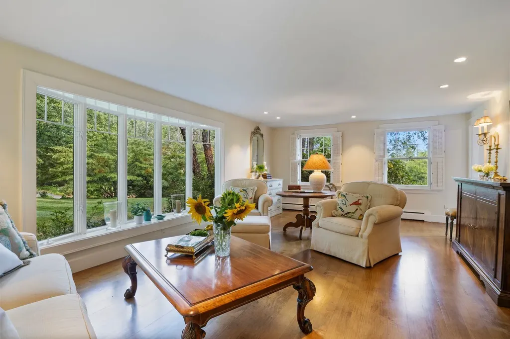 276 Exeter Road Hampton Falls NH 03844