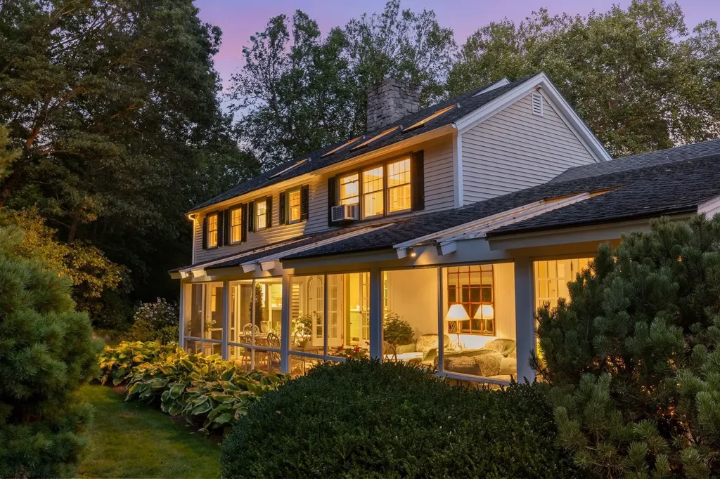 276 Exeter Road Hampton Falls NH 03844