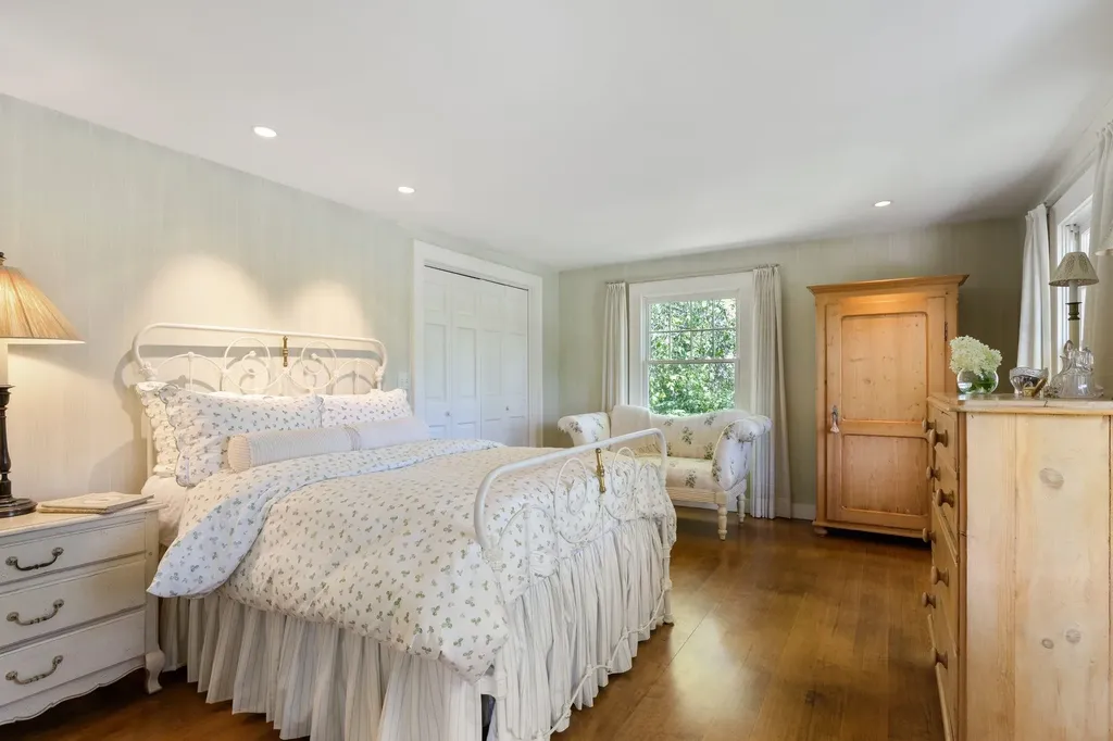 276 Exeter Road Hampton Falls NH 03844