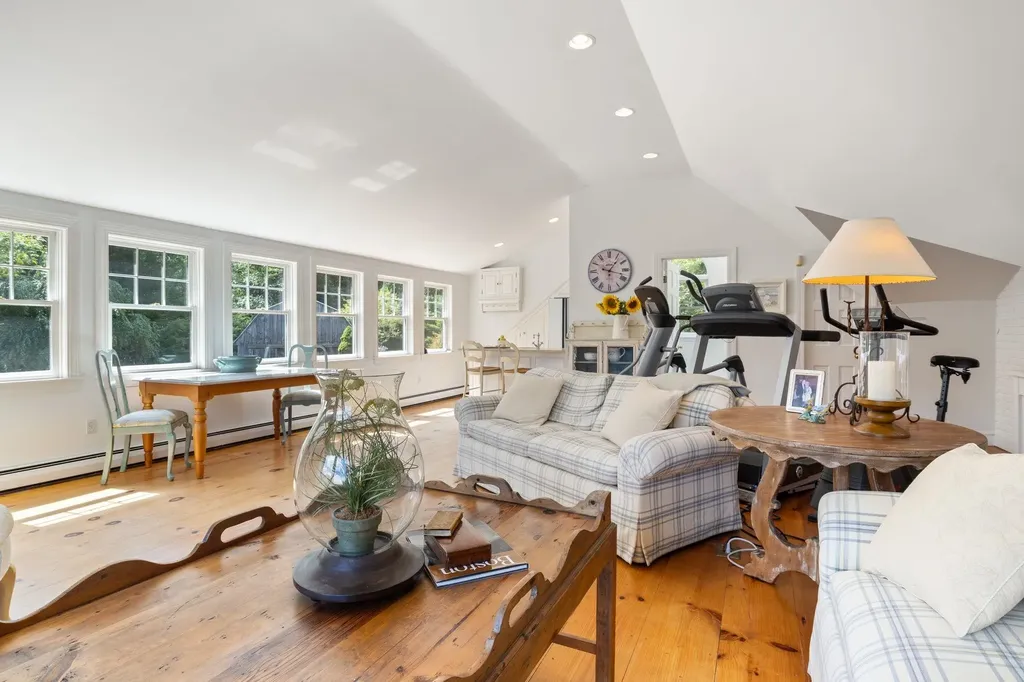 276 Exeter Road Hampton Falls NH 03844