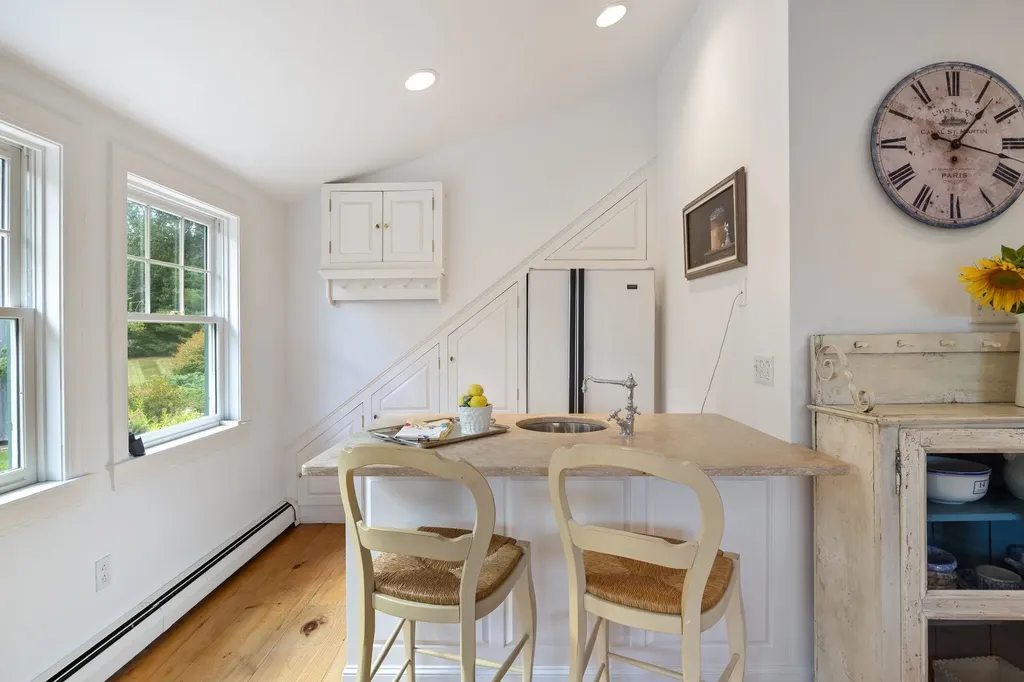 276 Exeter Road Hampton Falls NH 03844