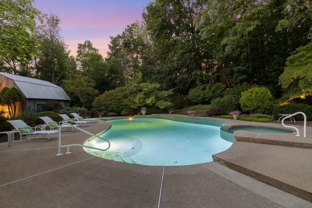 276 Exeter Road Hampton Falls NH 03844