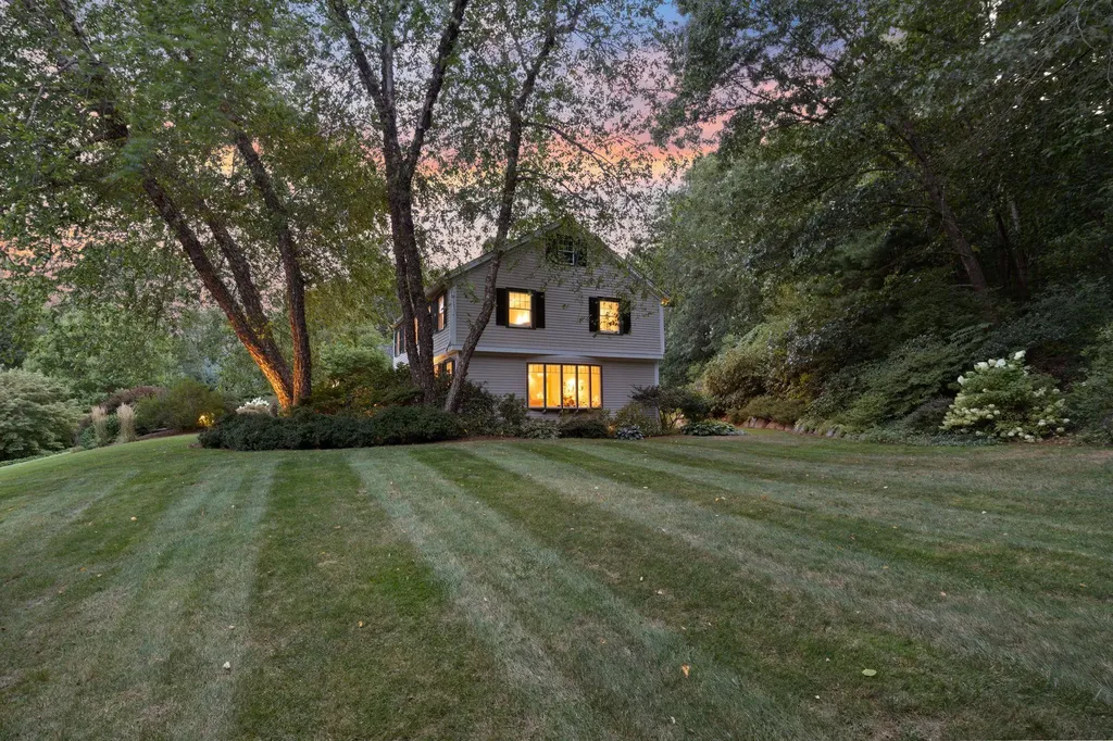 276 Exeter Road Hampton Falls NH 03844