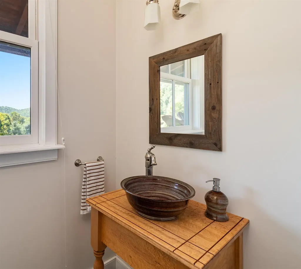 1931 Hillview Road Richmond VT 05477