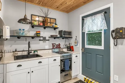 9 Warbonnet Lane Gilmanton NH 03237