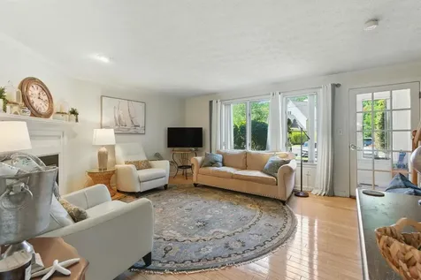 60 Dorchester Way Nashua NH 03064