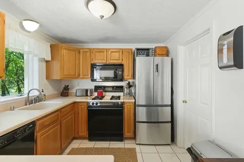 60 Dorchester Way Nashua NH 03064