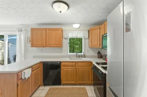 60 Dorchester Way Nashua NH 03064