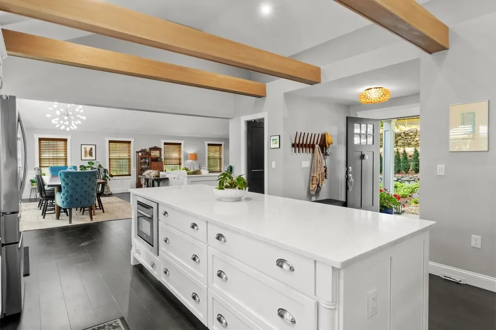 2 2nd Street Windham NH 03087