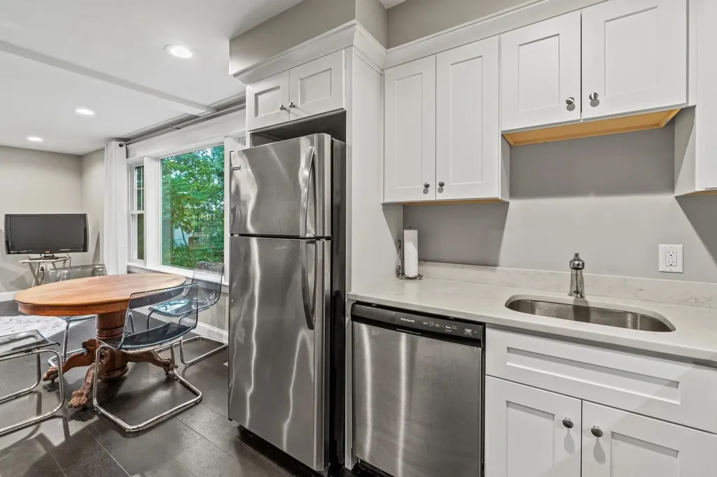 2 2nd Street Windham NH 03087