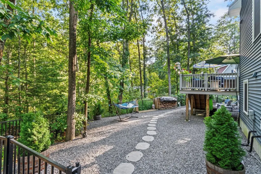 2 2nd Street Windham NH 03087