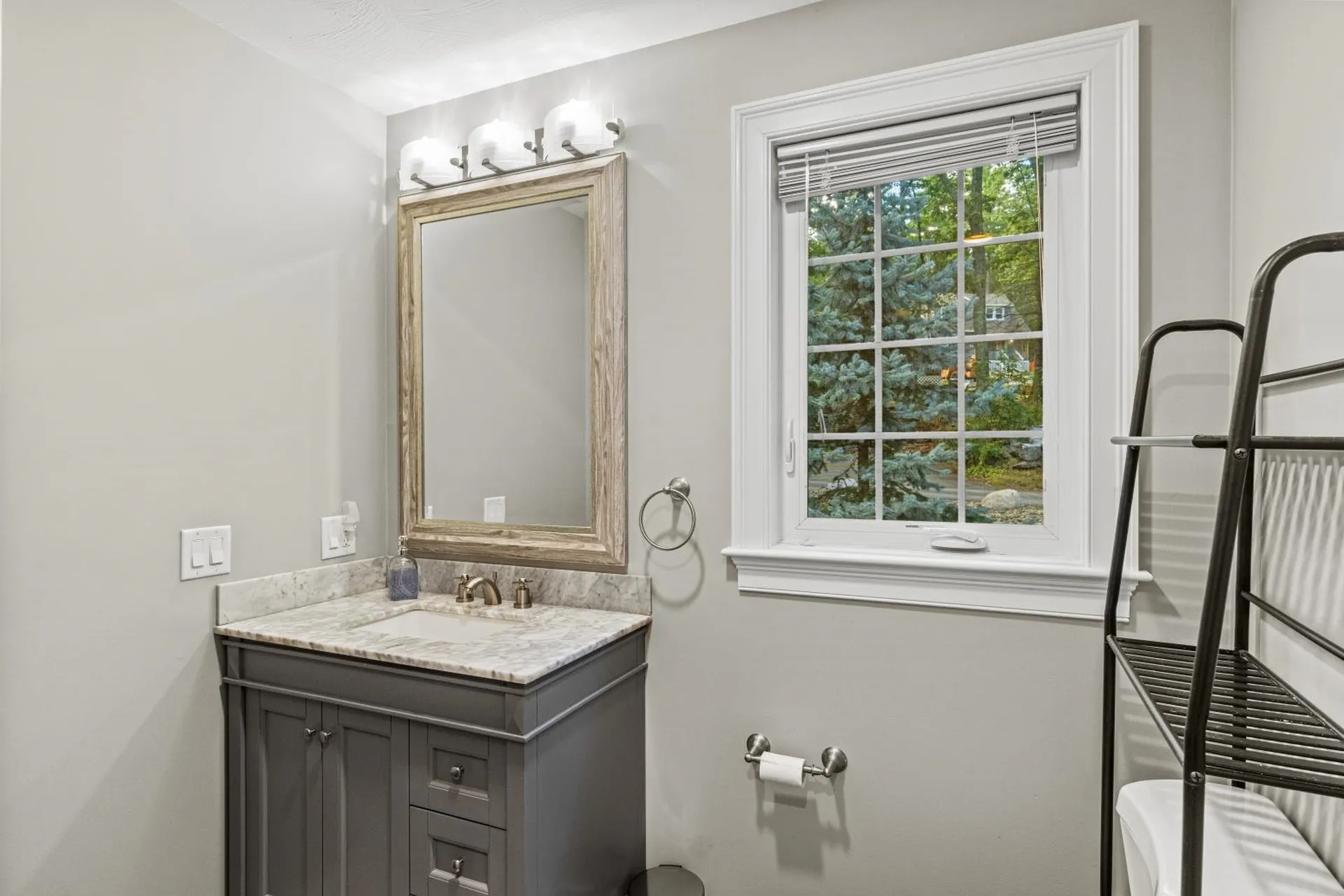 2 2nd Street Windham NH 03087