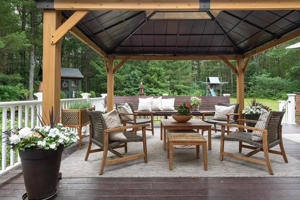 8 Old Seabury Road York ME 03909