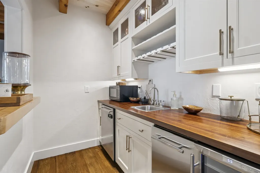 24 Dew Point Lane Center Harbor NH 03226