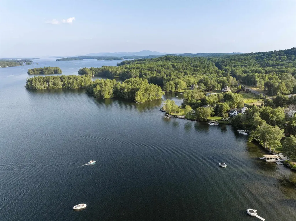 24 Dew Point Lane Center Harbor NH 03226