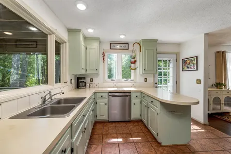 106 Smoke Street Nottingham NH 03290