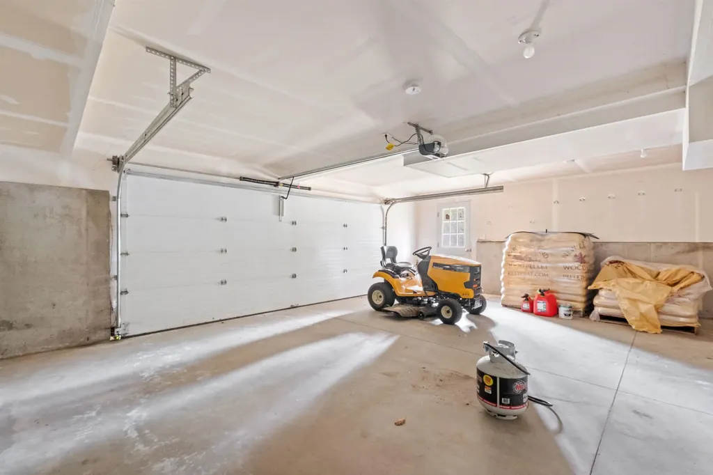 62 Hilbren Road Weare NH 03281