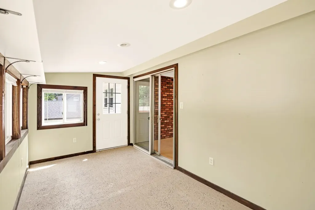92 Old Dover Road Rochester NH 03867