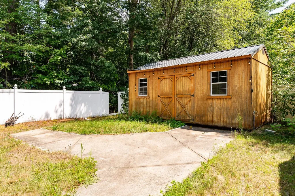 92 Old Dover Road Rochester NH 03867