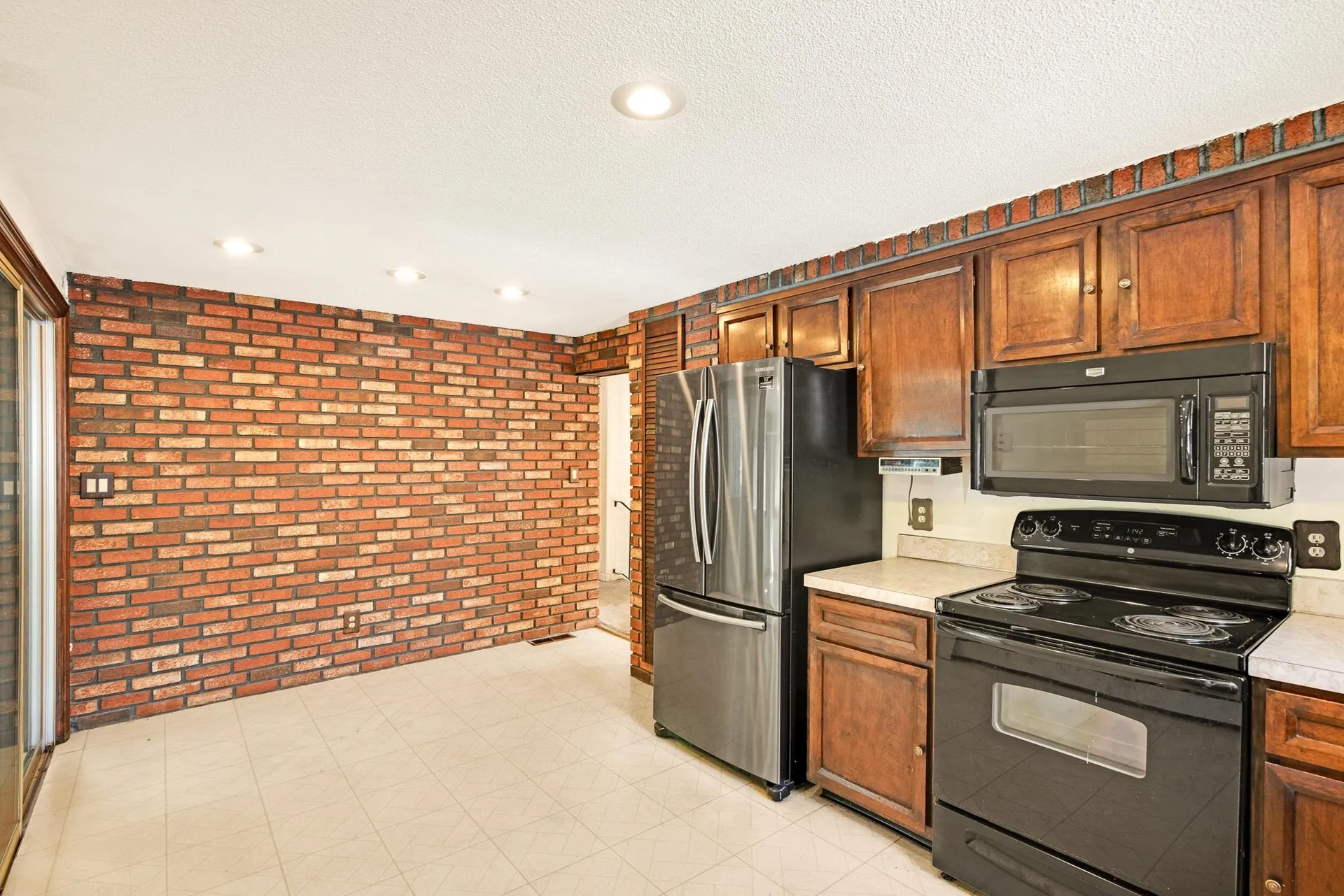 92 Old Dover Road Rochester NH 03867