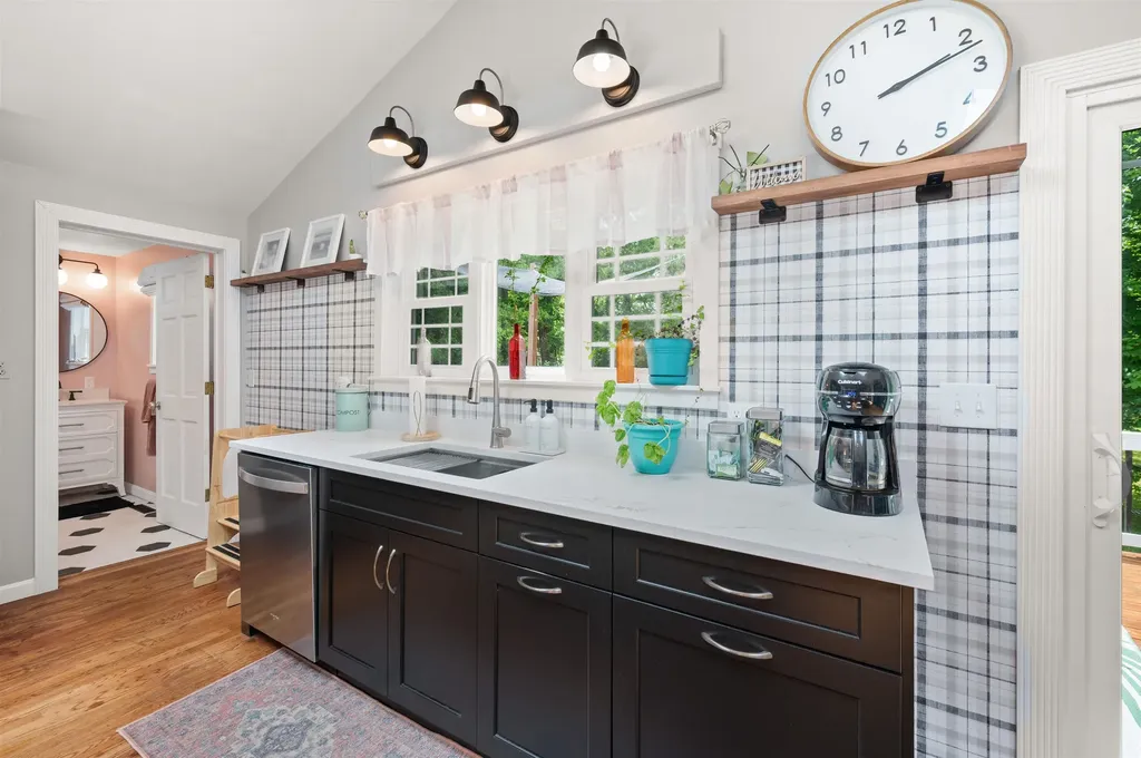 20 Bourn Avenue Hampton NH 03842