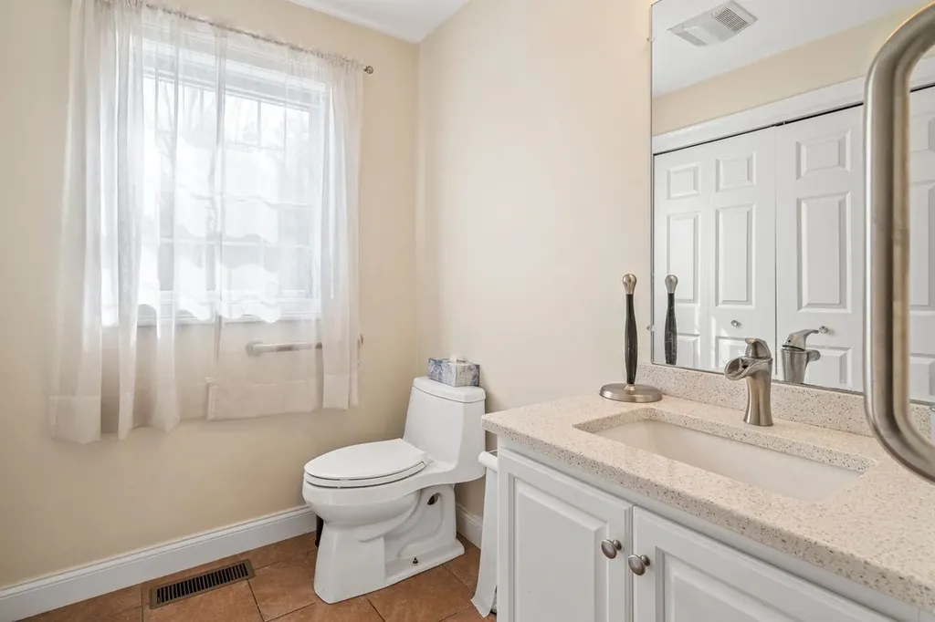 20 Ordway Lane Kingston NH 03848