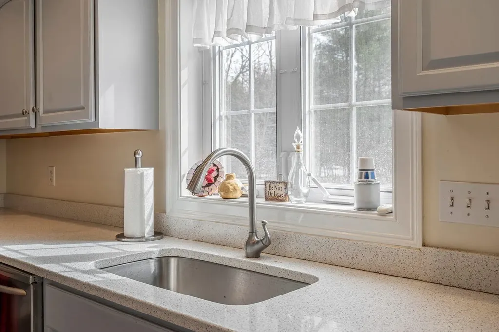 20 Ordway Lane Kingston NH 03848