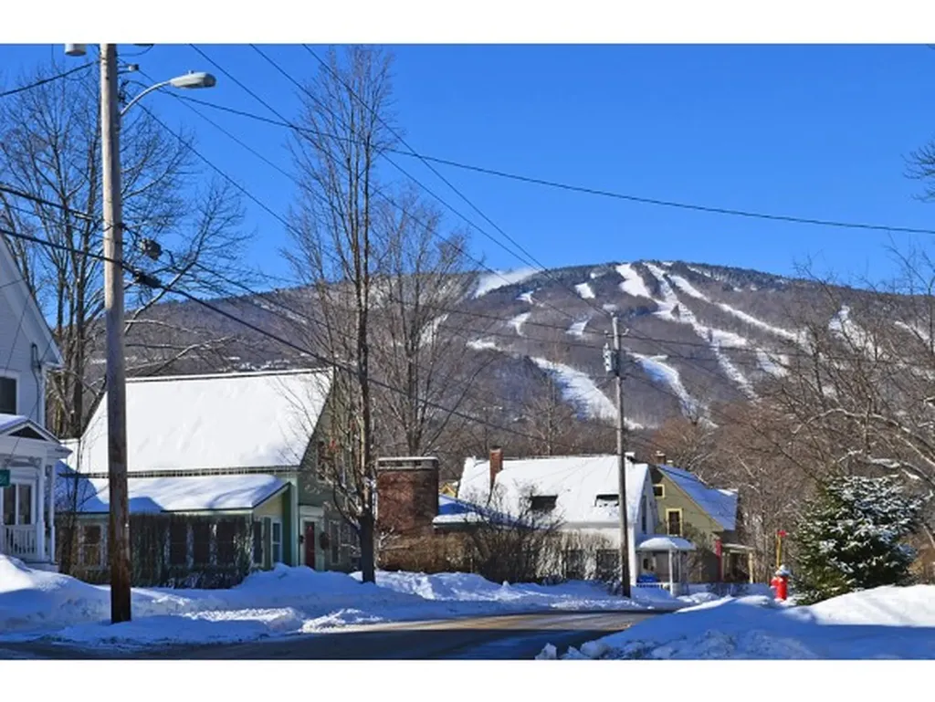 18 High Street Ludlow VT 05149