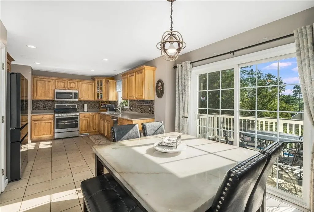 22 Treetop Lane Manchester NH 03102