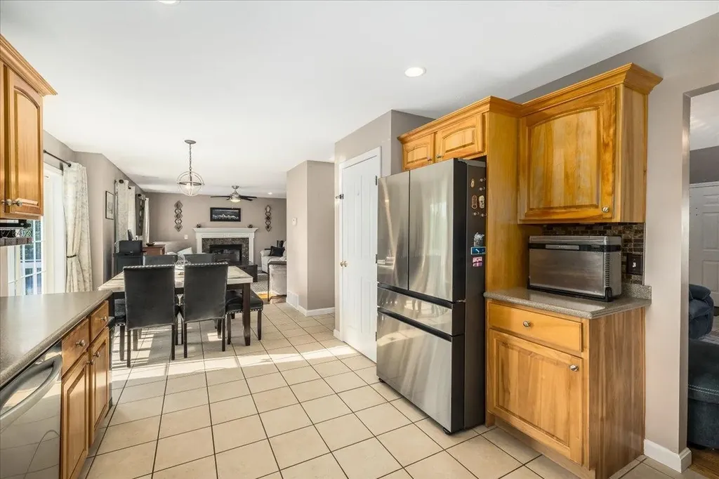 22 Treetop Lane Manchester NH 03102