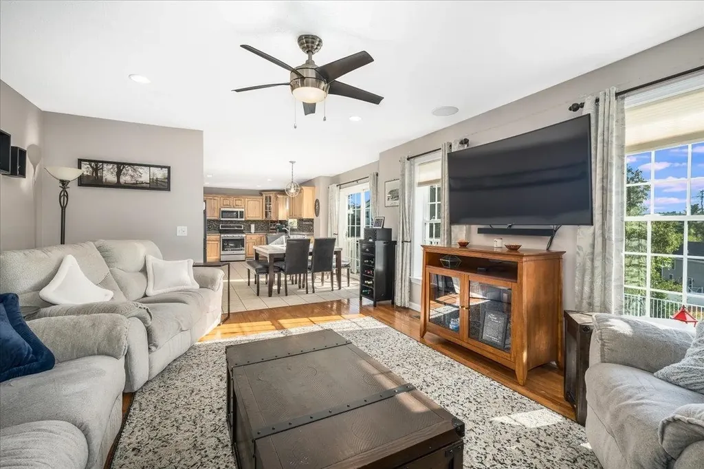 22 Treetop Lane Manchester NH 03102