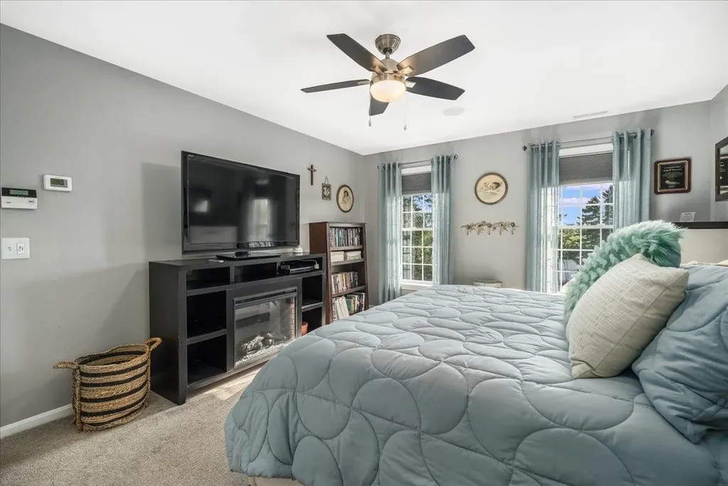 22 Treetop Lane Manchester NH 03102