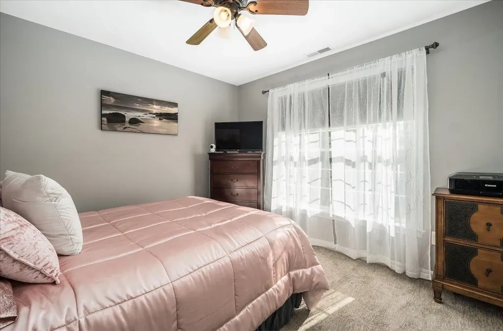 22 Treetop Lane Manchester NH 03102