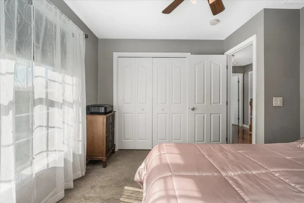 22 Treetop Lane Manchester NH 03102